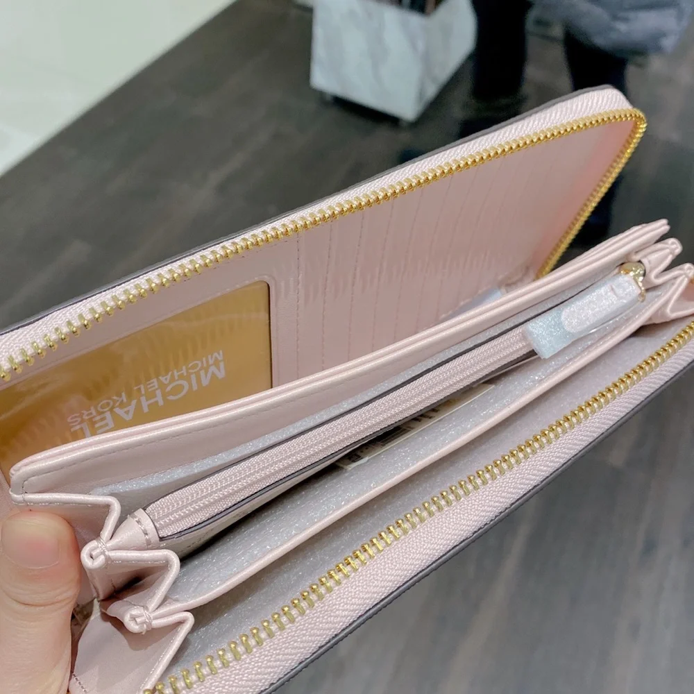 MICHAEL KORS Large Logo Continental Wallet - Picture 5 of 6